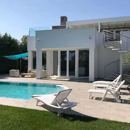 Super With Private Pool In Isola Albarella Villa